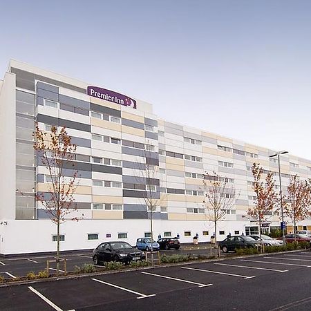 Premier Inn Manchester Airport Runger Lane North Hale  Exterior foto