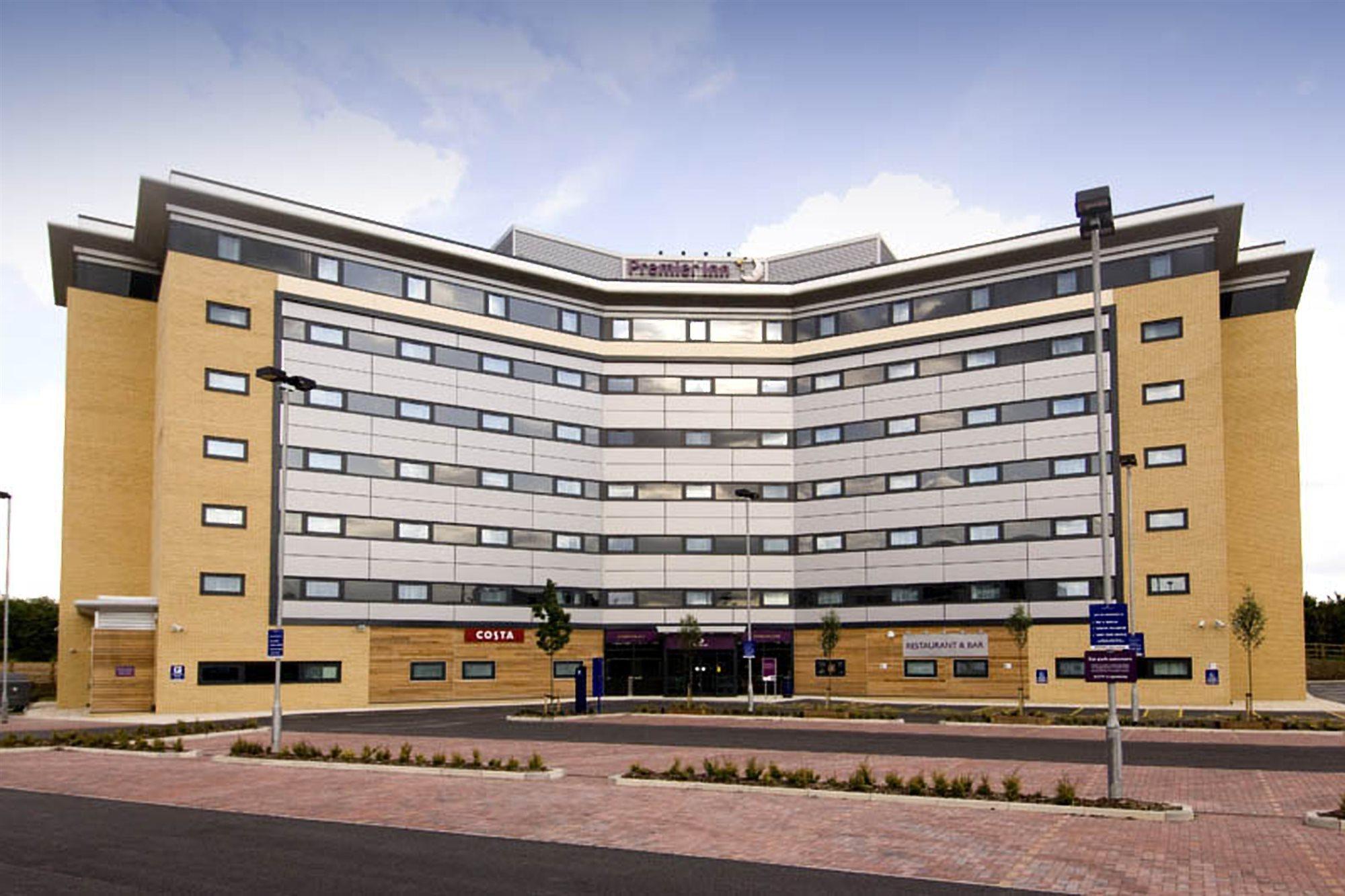 Premier Inn Manchester Airport Runger Lane North Hale  Exterior foto