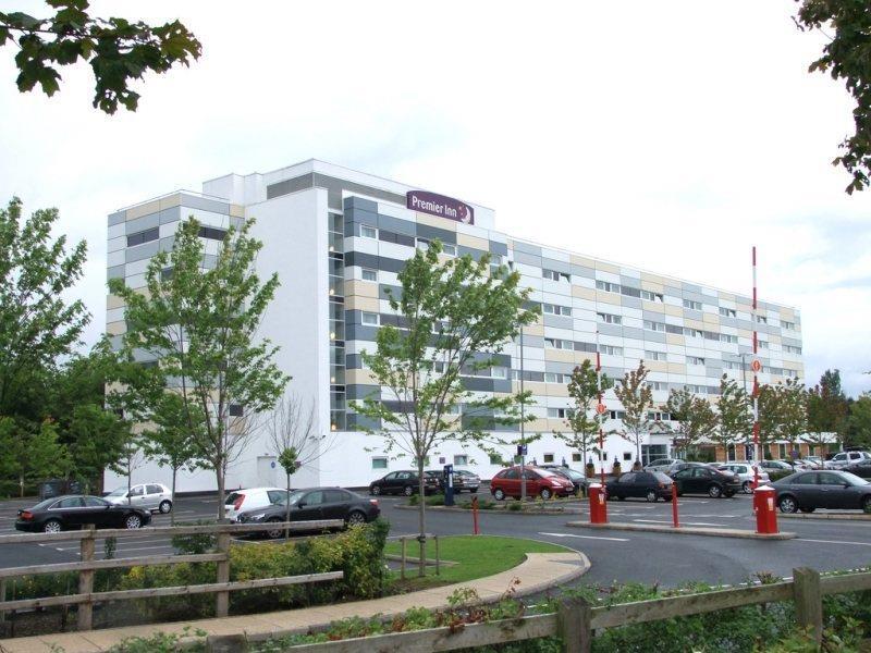 Premier Inn Manchester Airport Runger Lane North Hale  Exterior foto